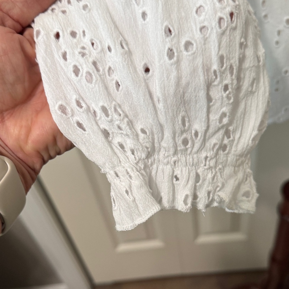 Sanctuary EUC❤️White Eyelet Blouse On/Off shoulders. - Picture 6 of 12
